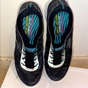 Sketchers Air-Cooled Memory Foam Size 9
